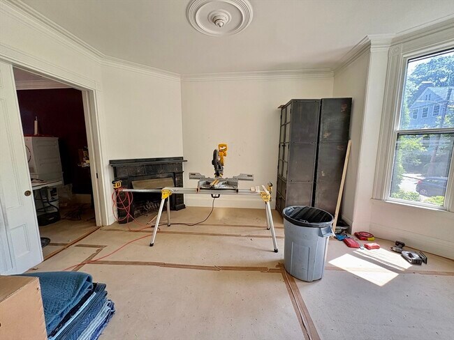 Building Photo - 33 Brewster St