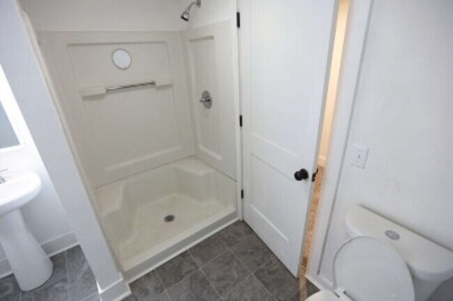 Building Photo - 1220 Wealthy St SE