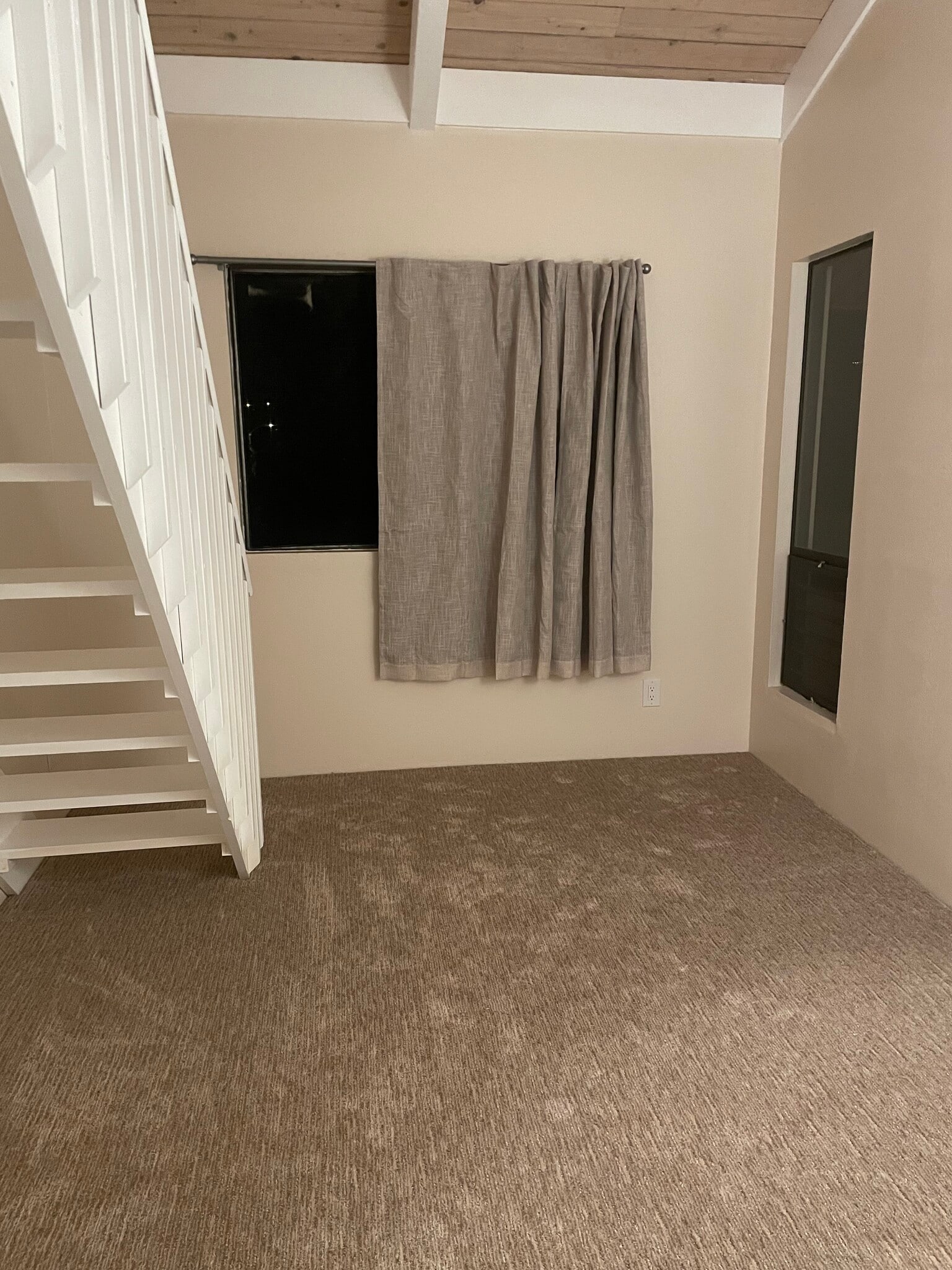 Building Photo - 2180 W Vineyard St