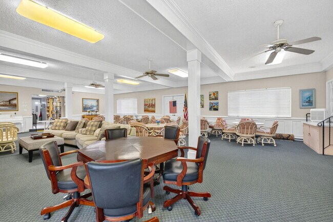 Building Photo - 400 S Cypress Rd