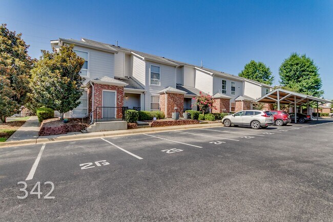 Building Photo - 600 13th St E