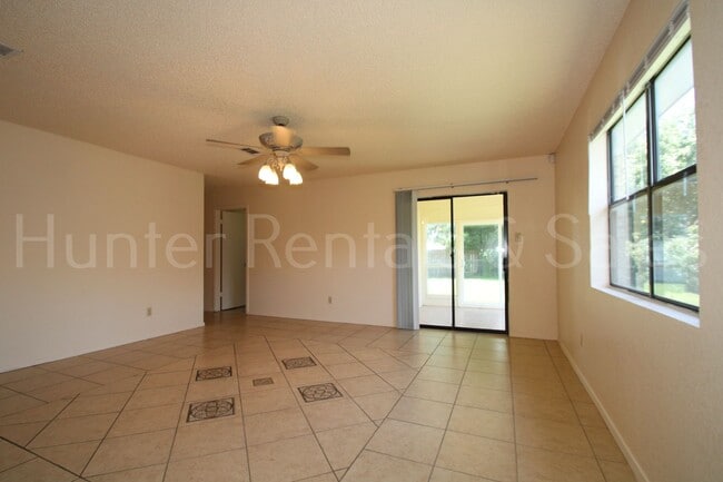 Building Photo - Winfield Estates!