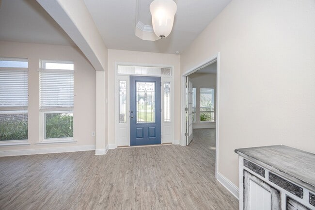 Building Photo - 1013 Silverbell Cv