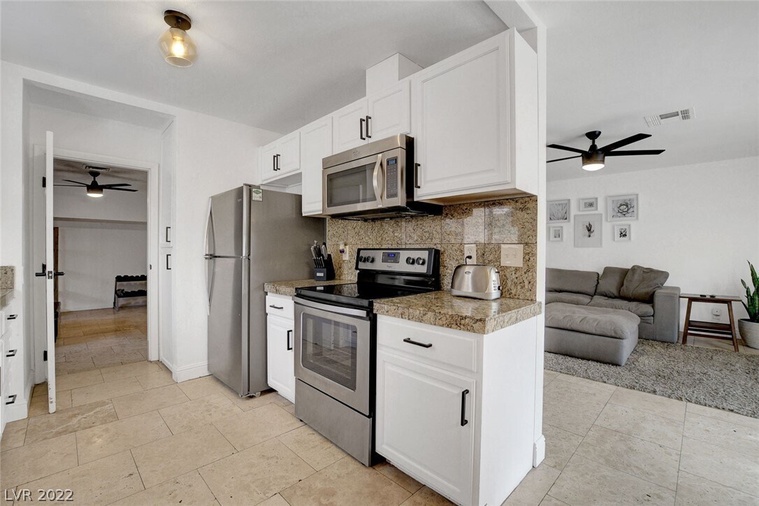 Right side of Kitchen - 3112 La Mesa Dr