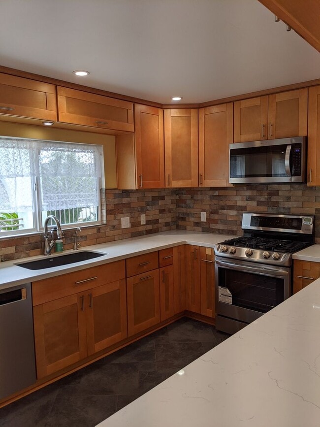 Building Photo - 3 Bedroom 2 Bathroom Home In San Diego