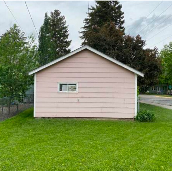 Building Photo - 542 N Black Ave