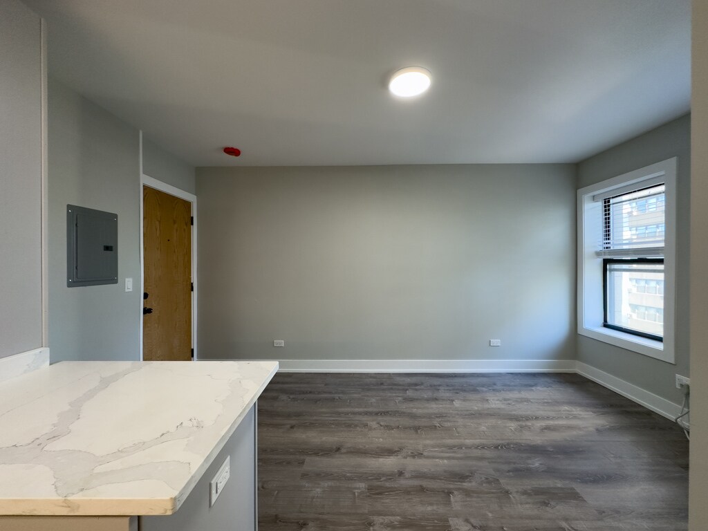 Building Photo - 508 W Belmont