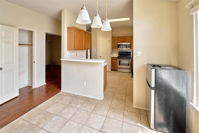 Building Photo - 2712 Settlement Dr