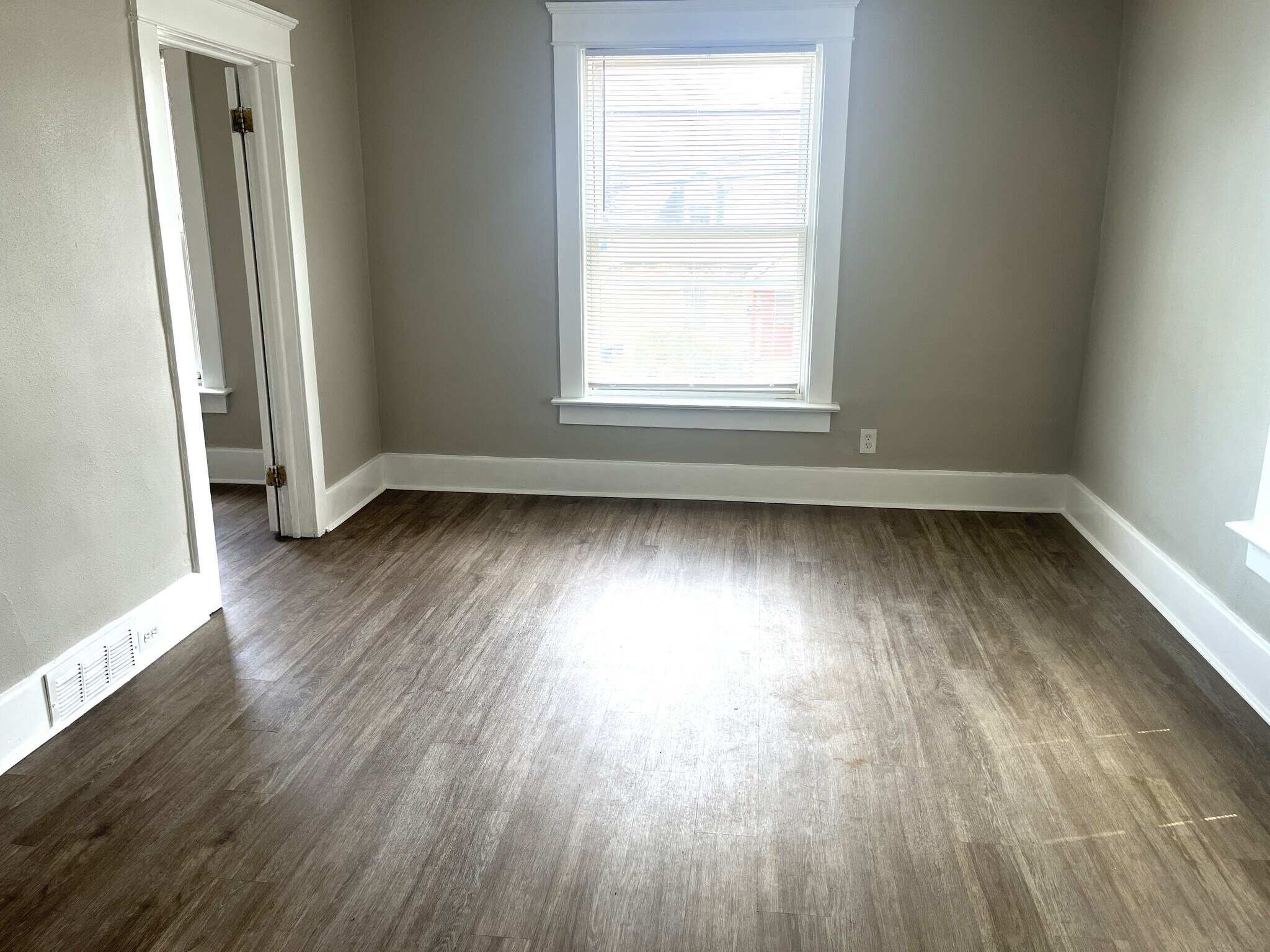 Building Photo - 820 Wayne St