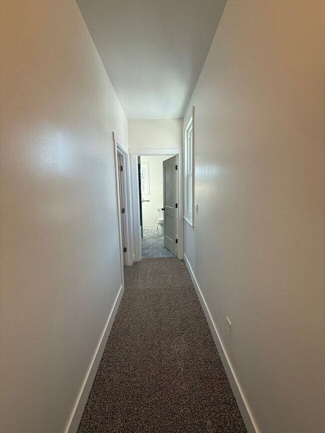 Building Photo - 310 W Market St