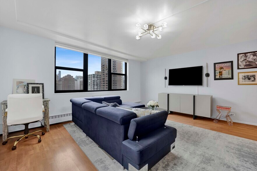 Building Photo - 1445 N State Pkwy