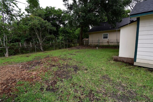 Building Photo - 6229 Clover Ridge St