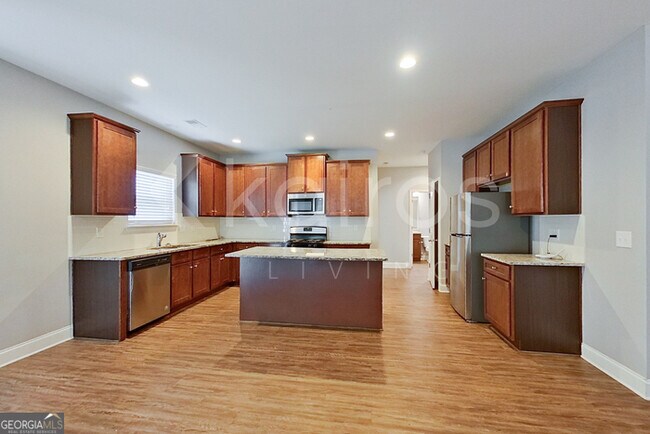 Building Photo - 140 Mandy Ln