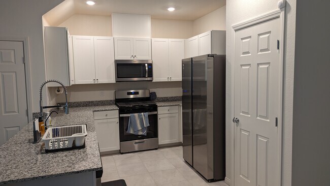 Kitchen with full stainless steel appliances included - 2605 Ercolano St