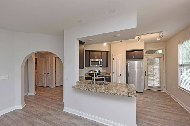 Kitchen + Breakfast Bar