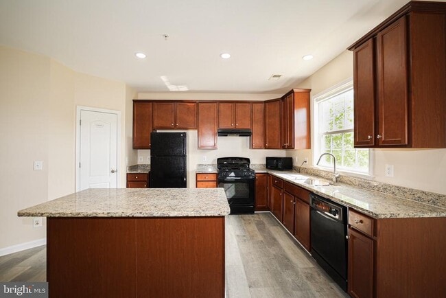 Building Photo - 42309 San Juan Terrace