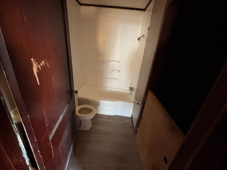 Building Photo - 924 N Edmond St