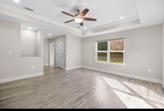 Building Photo - 13050 Hartung Ave