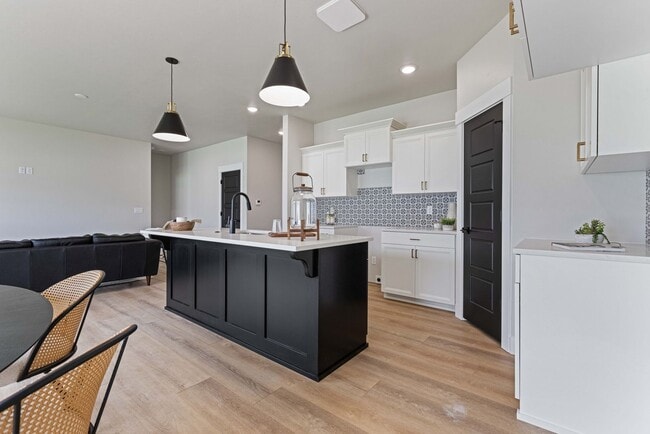 Building Photo - AWESOME 3 Bed 2 Bath Twin home in Sugar city
