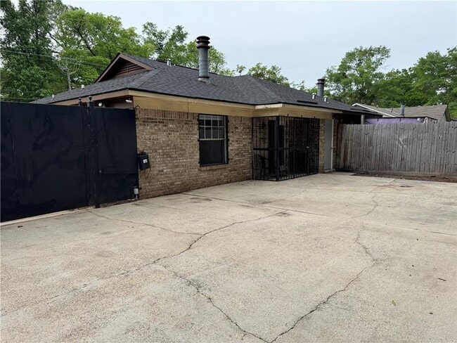 Building Photo - 1005 Navco Rd