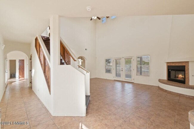 Building Photo - $500 off first months rent, Beautiful Home...