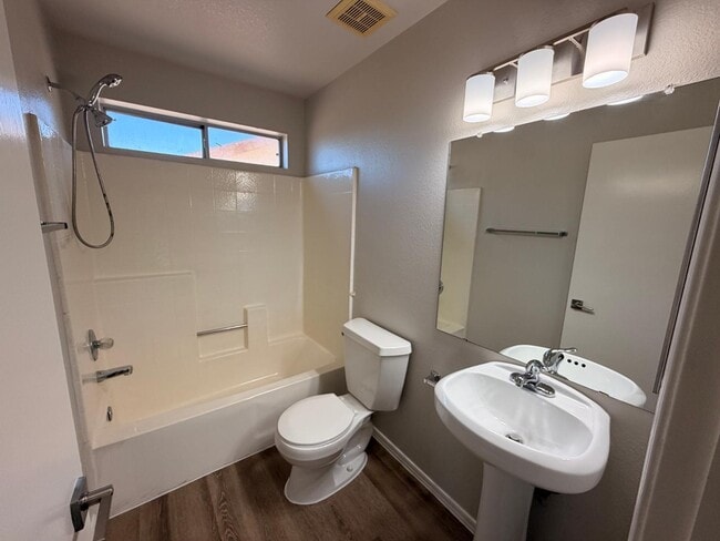 Building Photo - 7611 W Cinnabar Ave