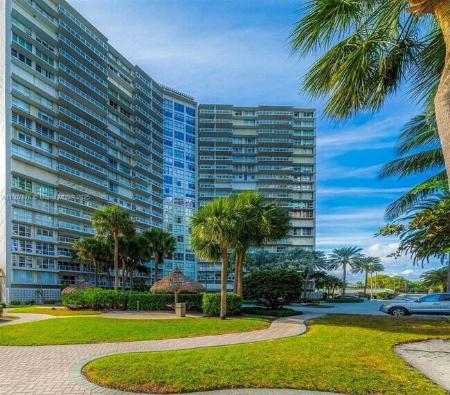 Building Photo - 2451 Brickell Ave