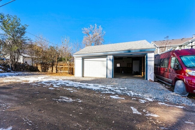 Building Photo - Old Town Lafayette Location! 4 bedrooms! Huge garage!