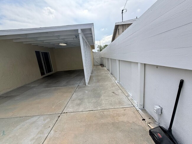 Building Photo - Spacious 3BR Home with Central AC & Private Yard in Baldwin Park