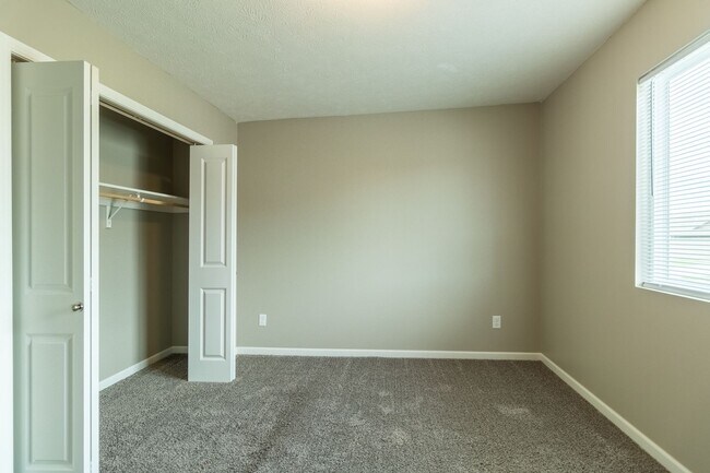 Building Photo - Gorgeous Newer Home in Nice Family Neighborhood