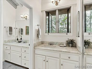 Building Photo - 8696 Villa La Jolla Dr