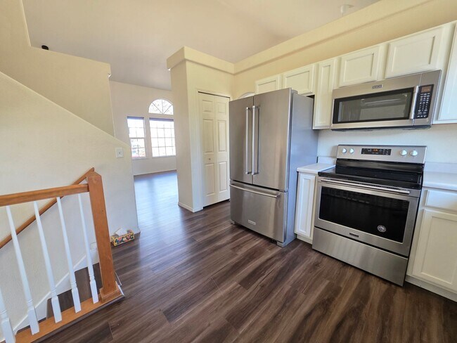 Building Photo - Gorgeous 4 Bed 3 bath Home In Wagon Trails!!