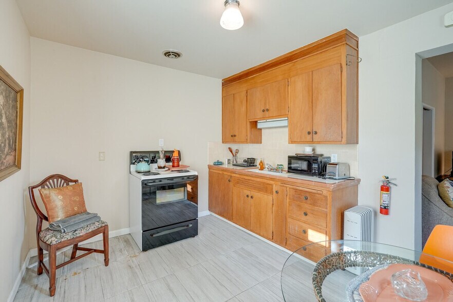 Building Photo - 3600 Grand Ave