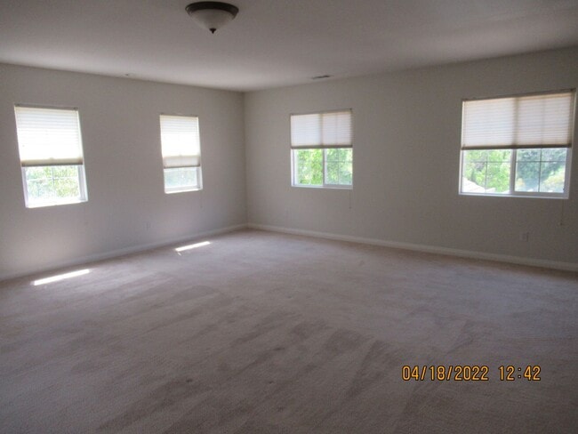 Building Photo - Crown Pointe Four Bedroom Home