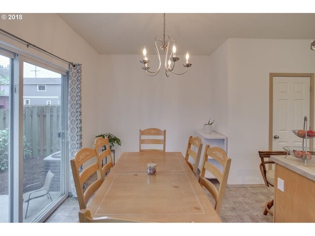Building Photo - Charming North Portland 3 Bed 2.5 Bath Kenton Neighborhood House ~ Garage, A/C & Washer & Dryer!