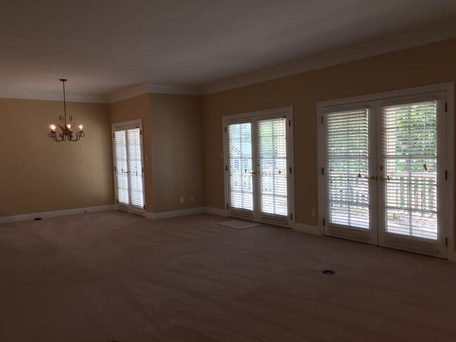 Building Photo - Pensacola - Downtown - 2 bedroom, 2 bathro...