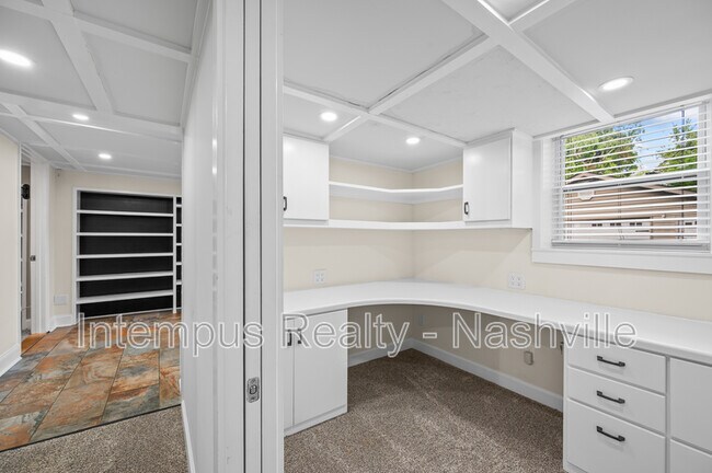 Building Photo - 7020 Bonnamere Dr