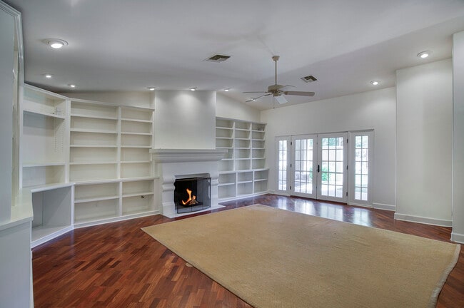 Building Photo - 4049 N 57th Pl