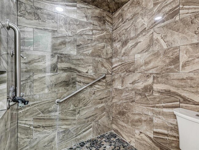 Building Photo - 3405 Woodsboro Dr