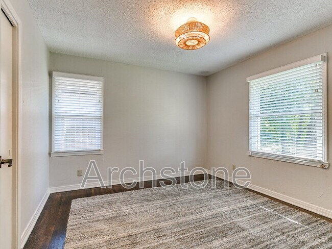 Building Photo - 1732 Carlisle Rd