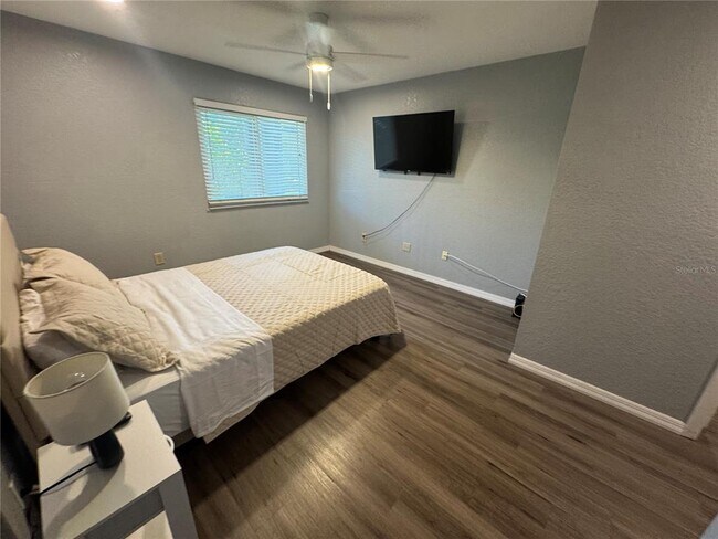 Building Photo - 10265 Gandy Blvd N