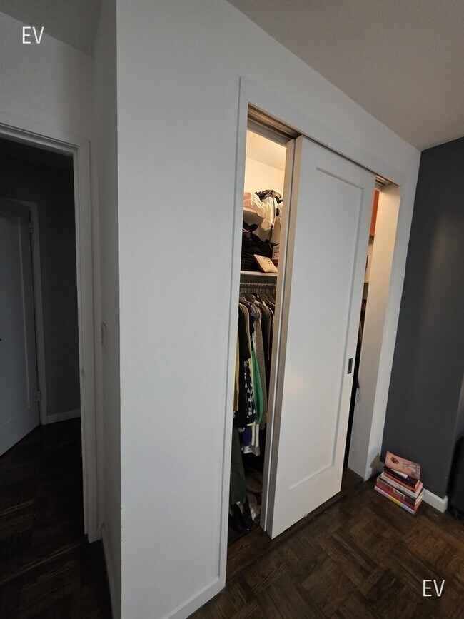 Building Photo - 405 E 56th St