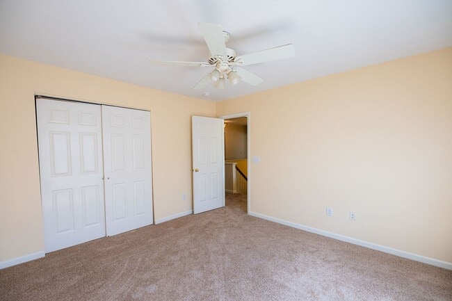 Building Photo - Stunning 6 bedroom 2.5 bathroom corner lot home in High Point with 2 car garage