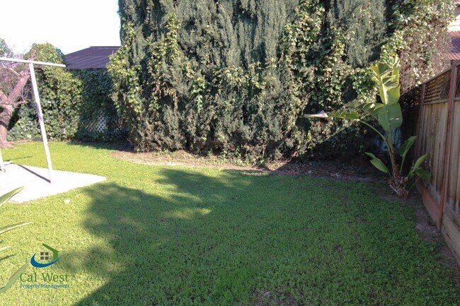 Building Photo - $2495 - Cozy 2/1 in the heart of Downtown ...