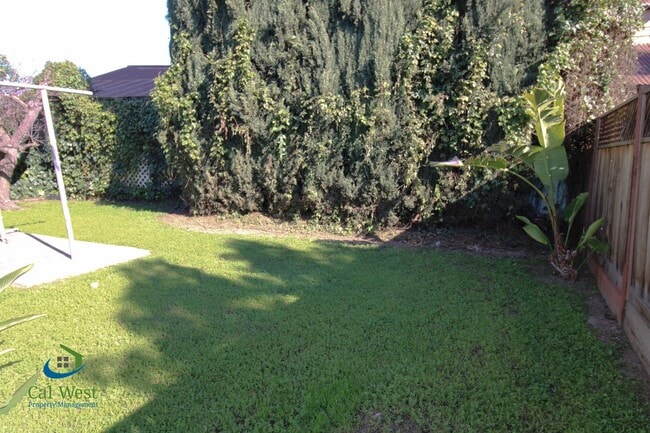 Building Photo - $2995 - Cozy 2/1 in the heart of Downtown ...