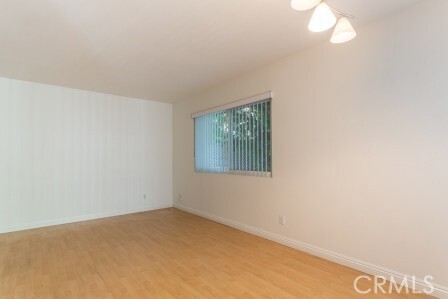 Building Photo - 972 Larrabee St