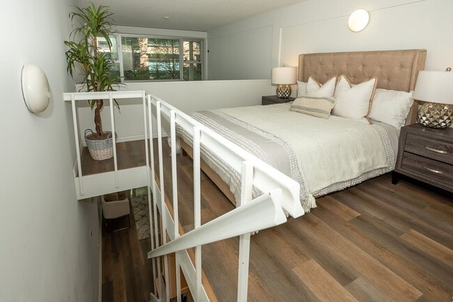 Building Photo - Modern Loft On First Hill!