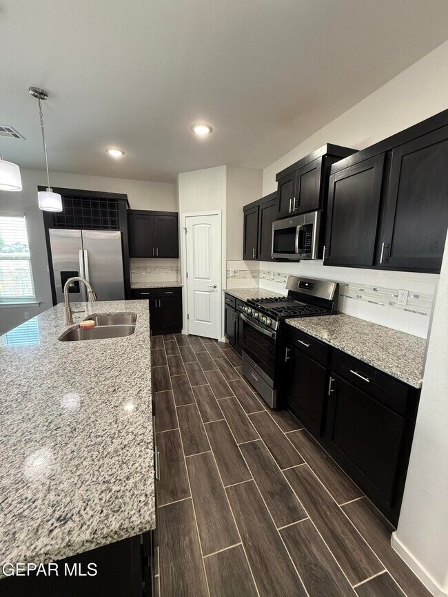 Building Photo - 804 Blingwood