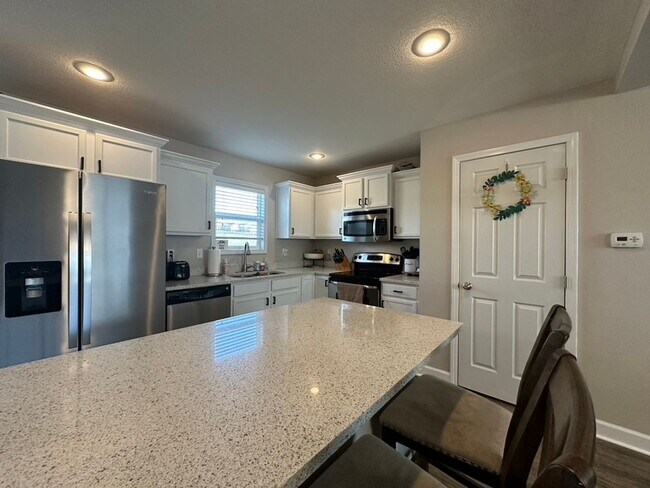 Building Photo - HUGE YARD!! 4 Bedroom, 3.5 Bath in Granger