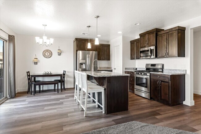Building Photo - "4-Bed with 2.5 Baths in Beautiful St Geor...